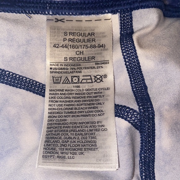 Like New GapFit Blackout High Rise Bike Shorts - Picture 5 of 9